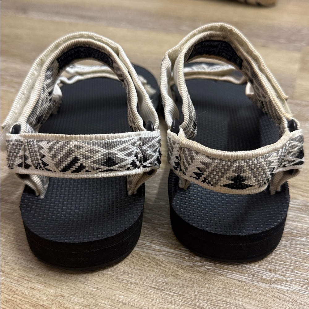 Teva Size 6 Beige and Black Sandals - Picture 4 of 6